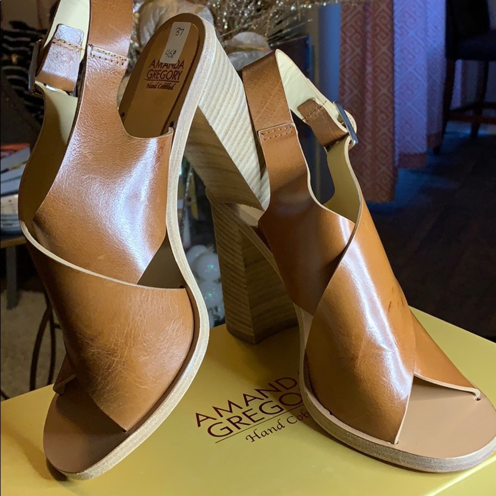 Gregory cross Strap sandal